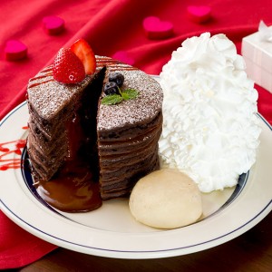 チョコを存分に味わえる一皿♡　エッグスンシングスからフォンダンショコラパンケーキが登場