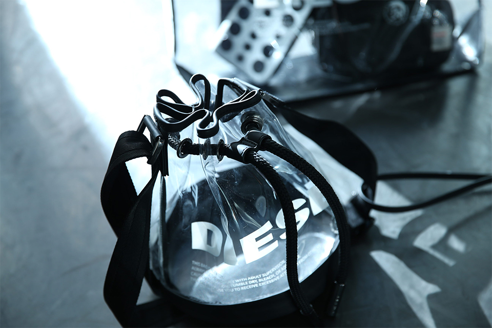DIESELから夏らしいPVC素材のバッグが日本限定でローンチ！