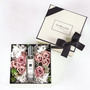 母の日にぴったりな心惹きつけるJO MALONE LONDONの香りが詰まったフラワーボックス