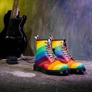 Dr.MartensからLGBTQを表現したレインボカラーブーツが登場！