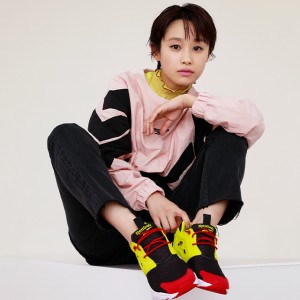 Reebokシューズと高橋愛のファッショントーク