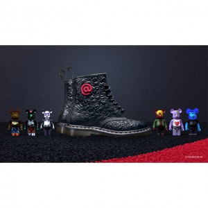Dr.Martens×MEDICOM TOYから最新ブーツとオリジナルBE@RBRICKが登場！
