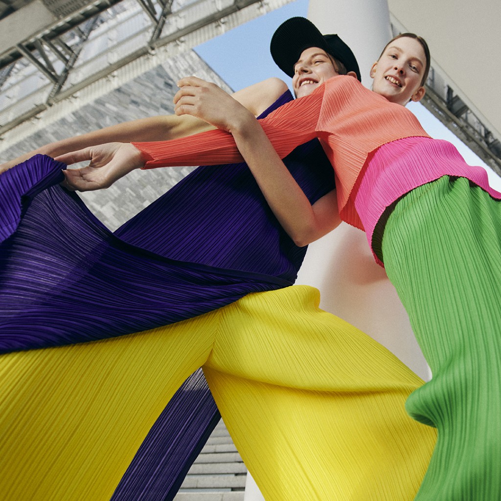 FASHION] PLEATS PLEASE ISSEY MIYAKEからプレイフルなカラーアイテム