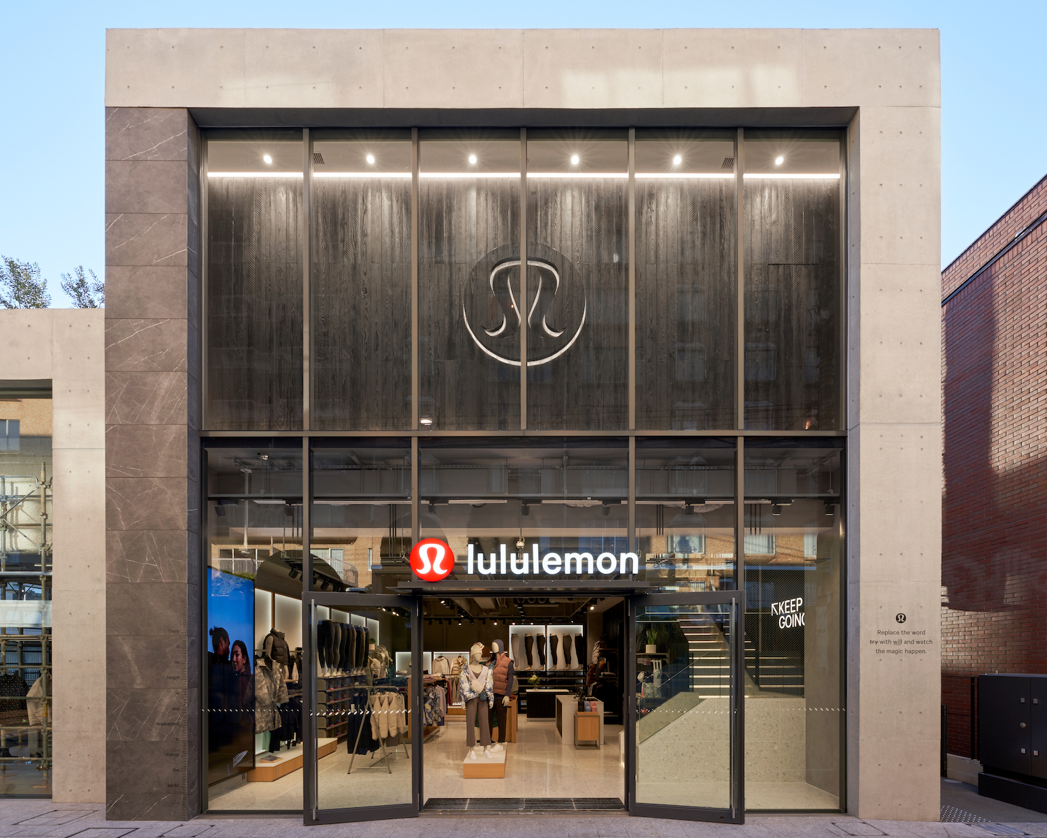 高機能アスレティックウェアブランド『lululemon』の青山ストアがグランドオープン！