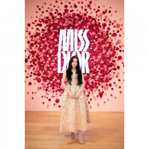新ミス ディオール パルファンの誕生を記念したイベント『ミスディオール展覧会　ある女性の物語』のオープニングプレビューにジスが来場！