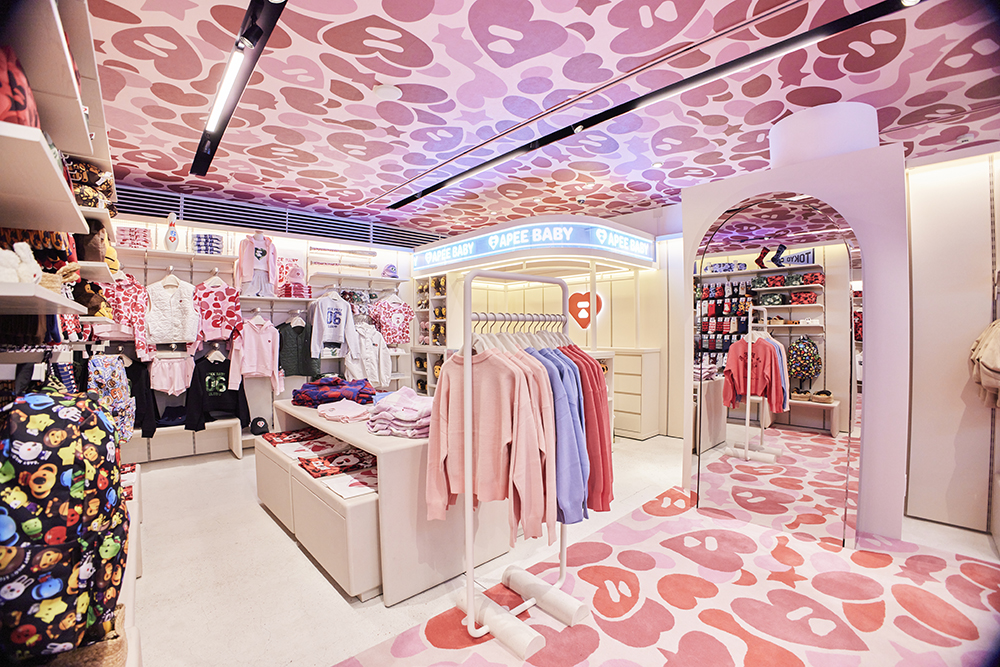 A BATHING APE®︎のガールズラインAPEEが再始動! 初の旗艦店を原宿にオープン!