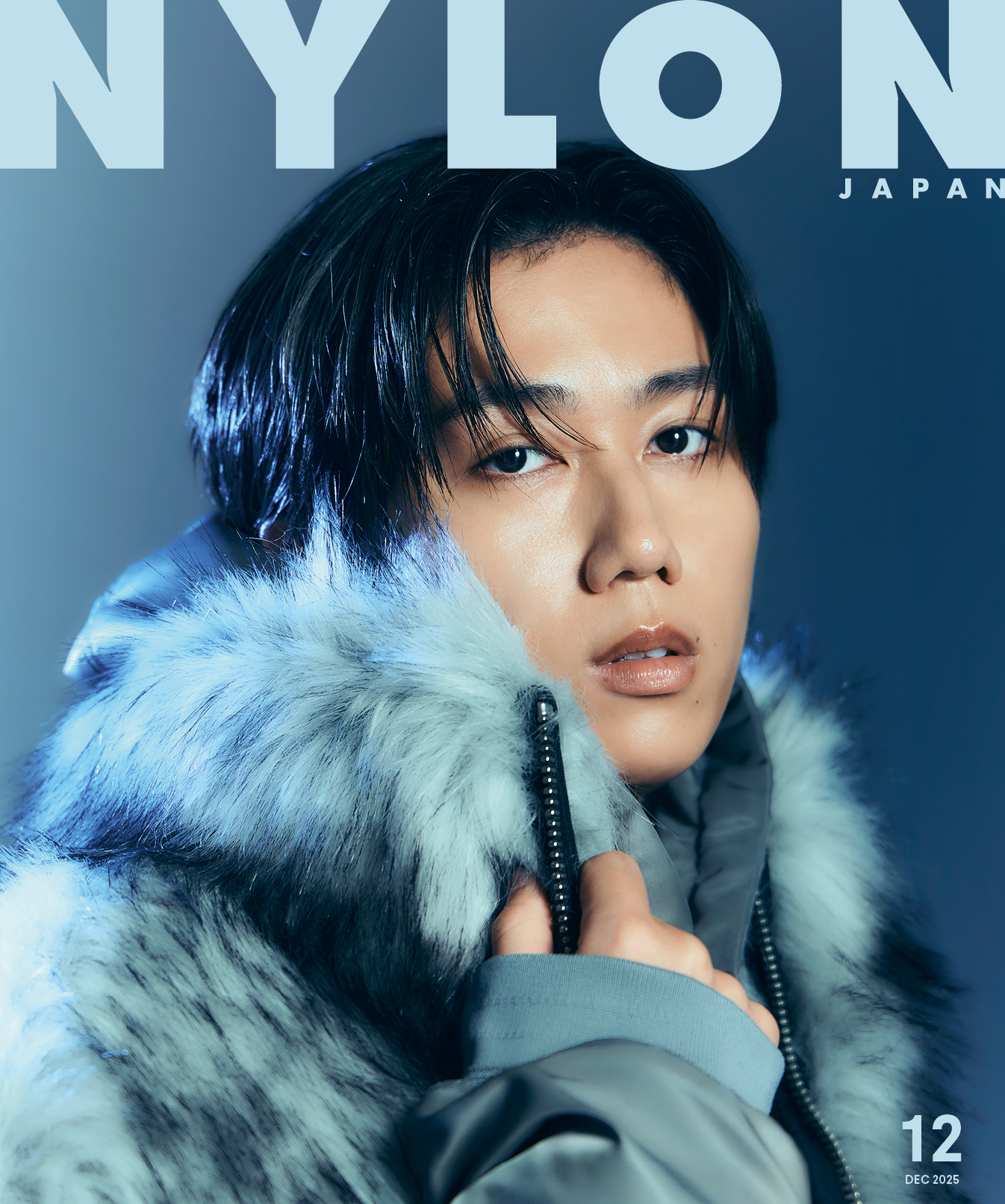 Snow Man《阿部亮平》がNYLON初ソロ表紙！　“冷凍保存”したくなるような冬のムード満載　豪華両面ピンナップも収録