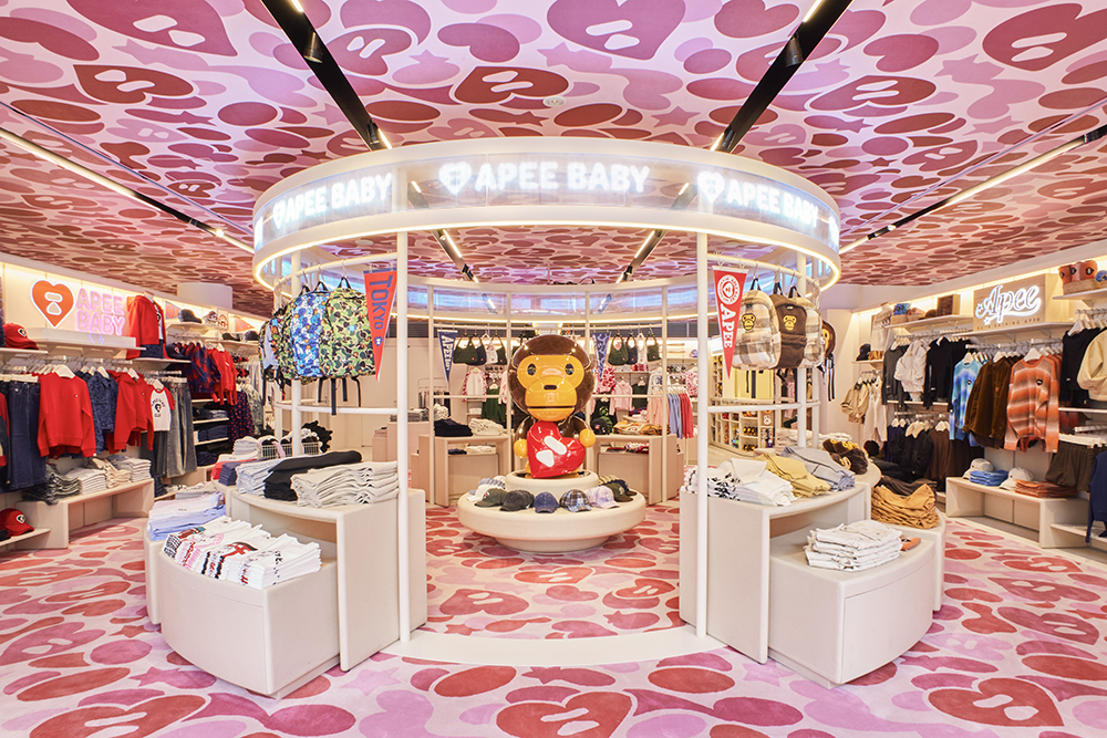 A BATHING APE®︎のガールズラインAPEEが再始動! 初の旗艦店を原宿にオープン!