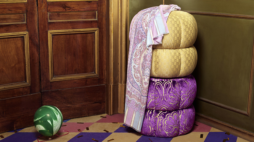 エトロよりホリデーを彩るクリスマスショールとミシュランレストランコラボのスイーツが登場!