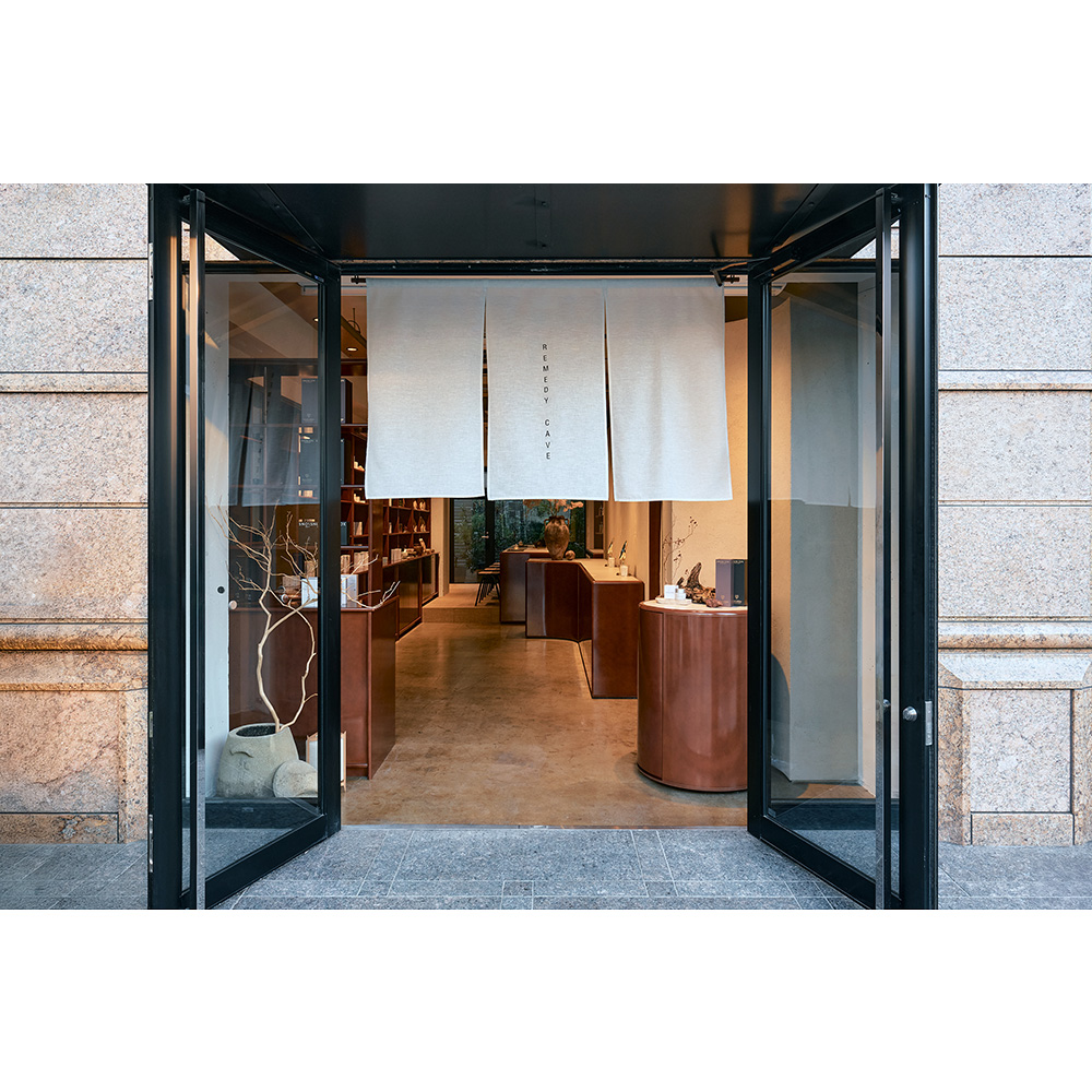 ピンクソルト洞窟×スキンケア×漢⽅で整う『REMEDY CAVE』が表参道にオープン！