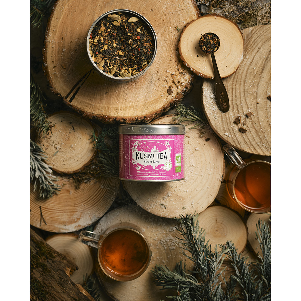 老舗ティーメゾンKUSMI TEAより待望の『スウィートラブ』がキュートなピンク缶で再登場！