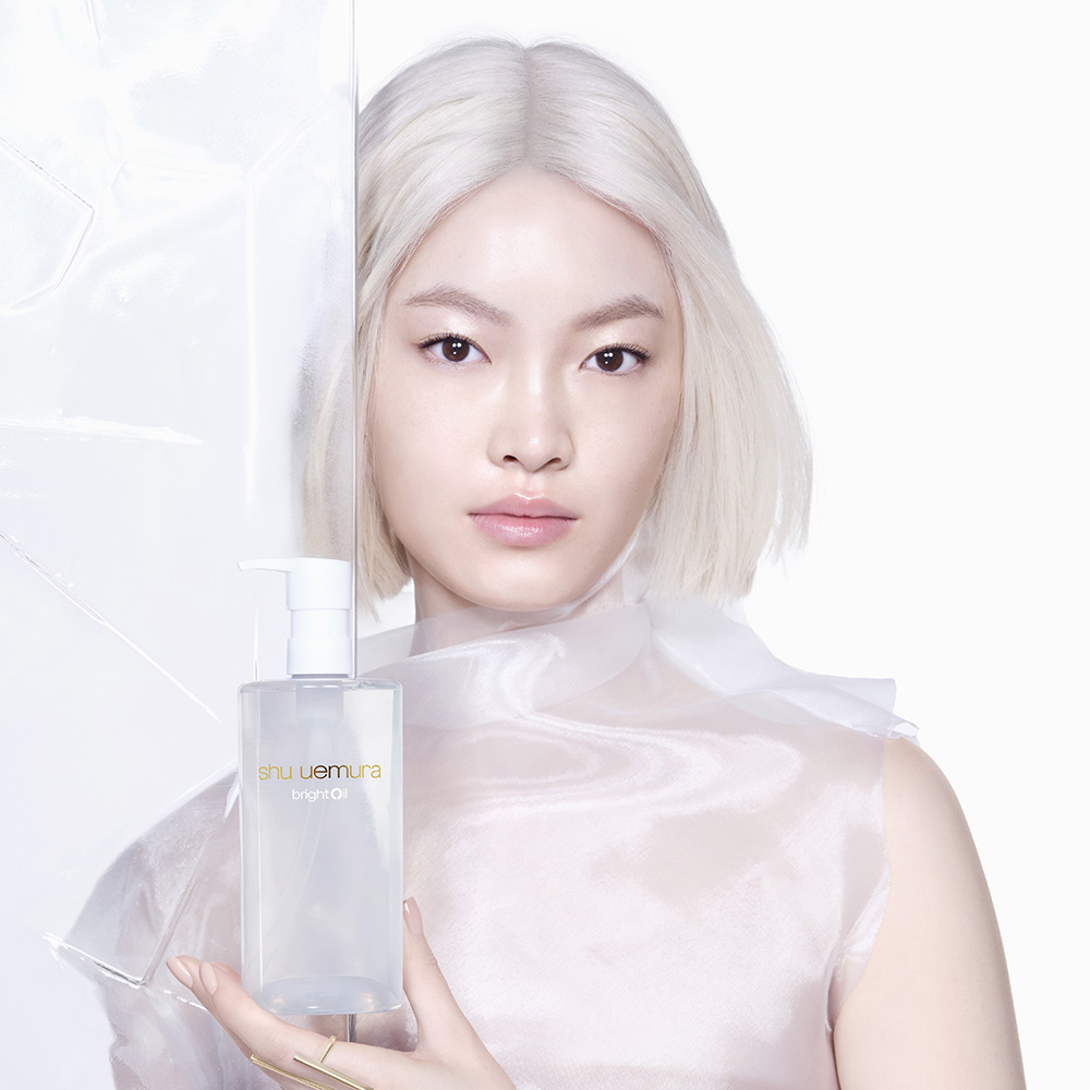 shu uemuraが土台からクリアに澄み渡る水光透明肌に導く“ブライト クレンジング オイル”を発売！
