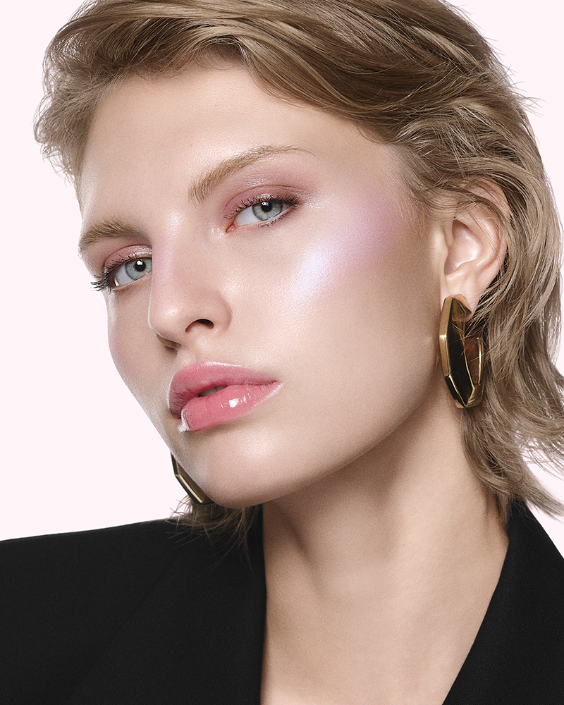 GIVENCHYが新作ハイライターと“PFCT・セラム・リップオイル”の新色2色を発売！