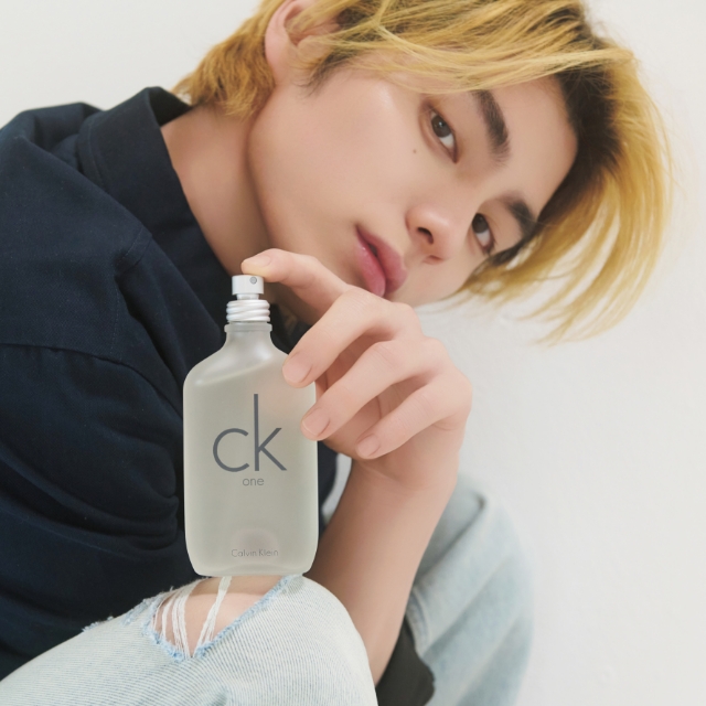 本田響矢がひもとく“CK one”タイムレスな香りの記憶