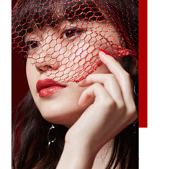 REVLONのレトロレッドで ミステリアスな赤の世界へ - NYLON JAPAN